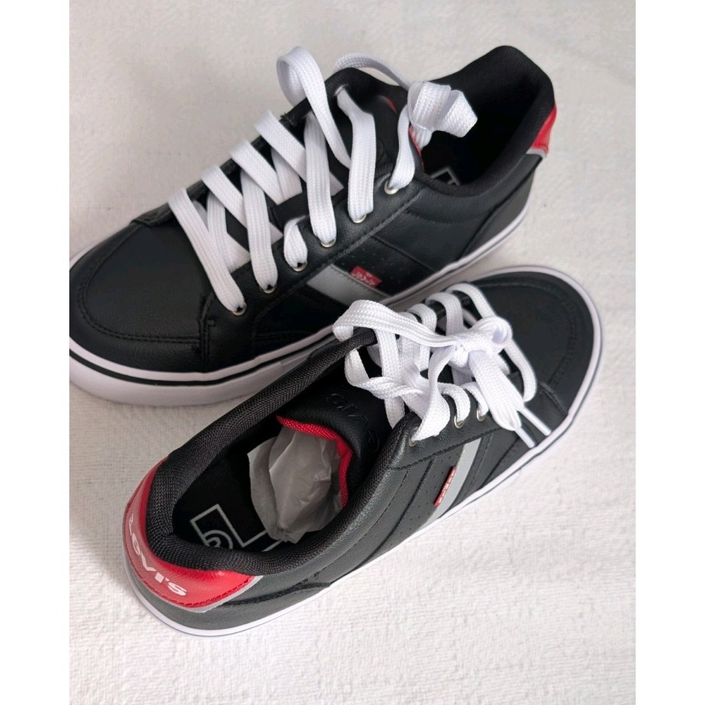 Levis Avery Kids Sneakers Black Grey Red Low Top Skate Shoes 520-53803 Size 6 M